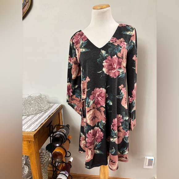 by & by Dresses & Skirts - Ladies gray, rose and salmon-toned floral dress with lattice tie. Size M